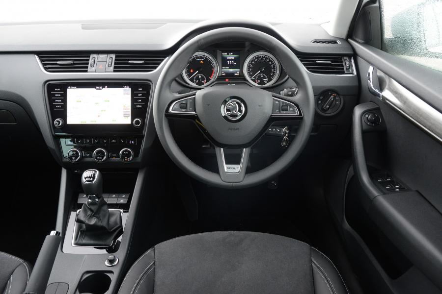 Торпедо Skoda Octavia Scout 2017 года  (UK) (фото 6 из 12)